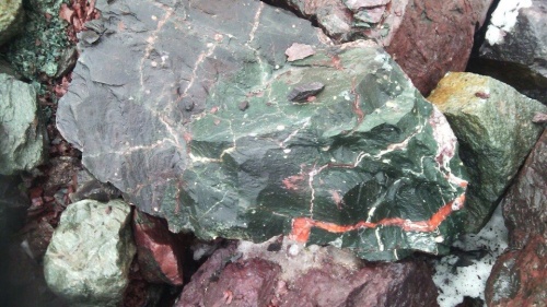 Гигантские зелёные валуны для ландшафтного дизайна весом более 5 тонн купить в Оренбургской области