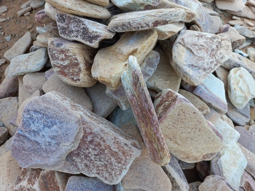 Златолит жёлтый, жёлто-зелёный глыбки и валуны для ланшафтного дизайна купить в Оренбургской области