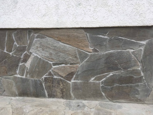 Плитняк златолит Уральский для цоколя, отмостки купить в Оренбургской области