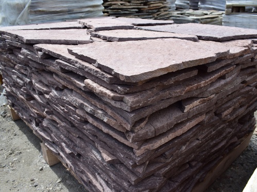 Плитняк лемезит бордовый для облицовки цоколя 20-25 мм  купить в Оренбургской области