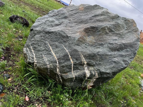 Гигантские зелёные валуны для ландшафтного дизайна весом более 5 тонн купить в Оренбургской области