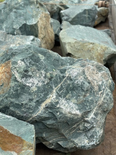 Камни для ландшафтного дизайна зелёные 10-60 килограмм купить в Оренбургской области