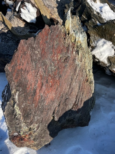 Ландшафтные глыбы красно-фиолетовые 200-1000 килограмм купить в Оренбургской области