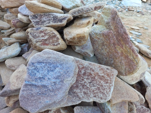 Златолит жёлтый, жёлто-зелёный глыбки и валуны для ланшафтного дизайна купить в Оренбургской области