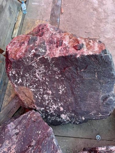 Камни для ландшафтного дизайна красно-фиолетовые 10-60 килограмм купить в Оренбургской области