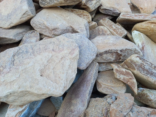 Златолит жёлтый, жёлто-зелёный глыбки и валуны для ланшафтного дизайна купить в Оренбургской области